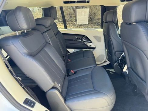 Used 2022 Land Rover Range Rover Long Wheelbase SE image 17
