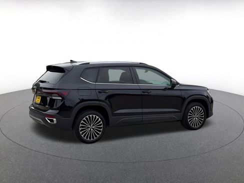 Used 2025 Volkswagen Taos SE FWD image 15