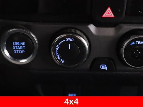 Used 2017 Toyota Tacoma SR5 AWD/4WD image 23