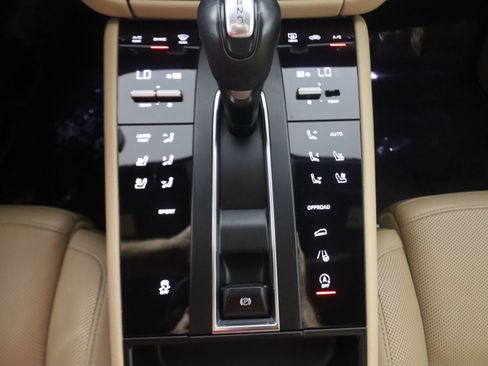 Used 2023 Porsche Macan image 20