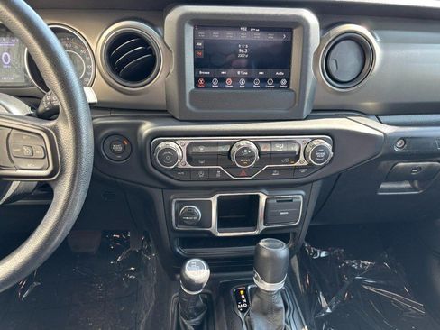 Used 2022 Jeep Wrangler Unlimited Sport AWD/4WD image 16