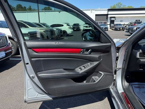Used 2018 Honda Accord Sport image 8