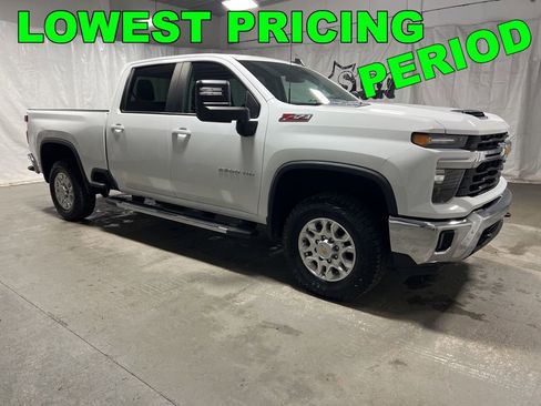 Used 2024 Chevrolet Silverado 2500 LT image 1
