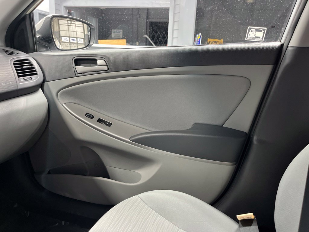Used 2015 Hyundai Accent GLS FWD image 16