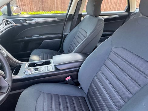 Used 2019 Ford Fusion SE FWD image 21