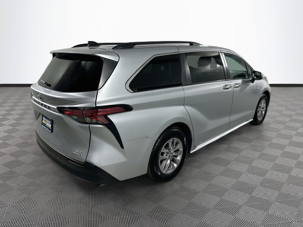 Certified 2022 Toyota Sienna XLE w/ XLE Plus Package AWD/4WD image 7