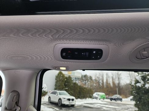 Used 2024 Chrysler Pacifica Limited image 14