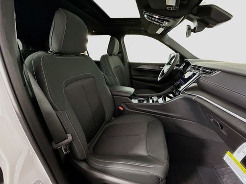 New 2025 Jeep Grand Cherokee Laredo X image 14