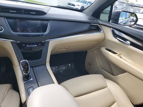 Used 2019 Cadillac XT5 FWD image 17