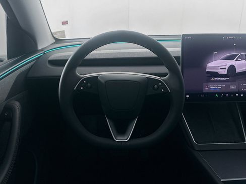 Used 2026 Tesla Model Y AWD image 16