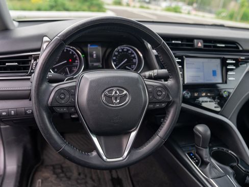 Used 2019 Toyota Camry SE w/ Convenience Package image 12