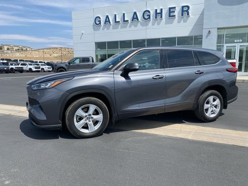 Used 2020 Toyota Highlander LE AWD/4WD image 28