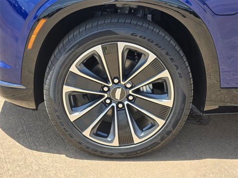 New 2026 Cadillac Vistiq Sport w/ LPO, Floor Liner Package image 13