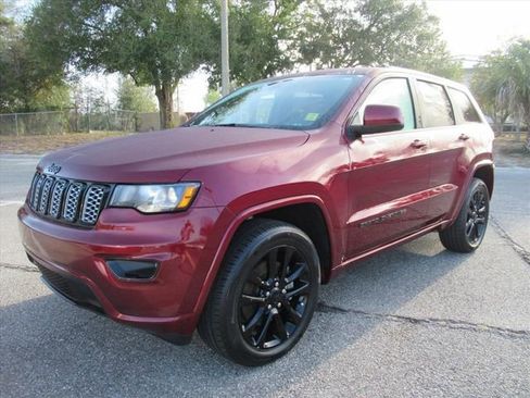 Used 2021 Jeep Grand Cherokee Laredo X image 3