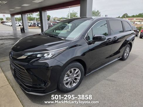 Used 2025 Toyota Sienna LE FWD image 10