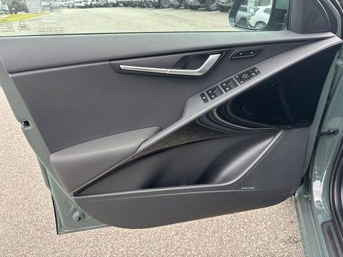 New 2025 Kia Niro SX Touring image 10