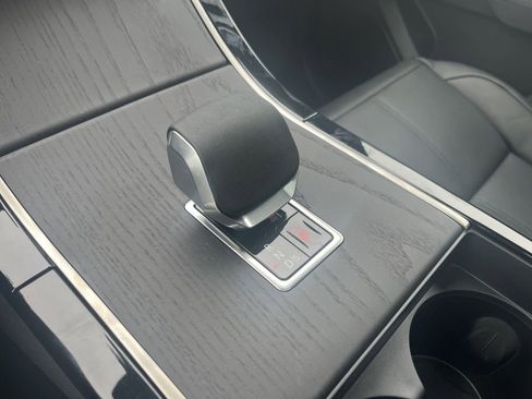 New 2025 Land Rover Range Rover Velar Dynamic SE image 27