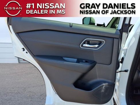 New 2026 Nissan Rogue Platinum AWD/4WD image 9