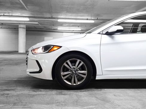 Used 2017 Hyundai Elantra SE image 14