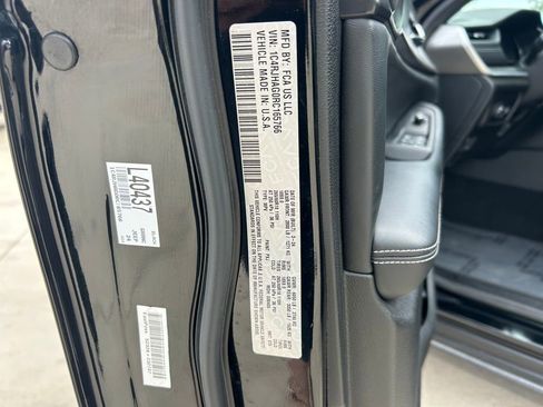 Used 2024 Jeep Grand Cherokee Laredo X image 10