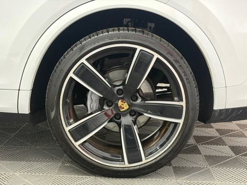 Used 2022 Porsche Cayenne Platinum Edition AWD/4WD image 36