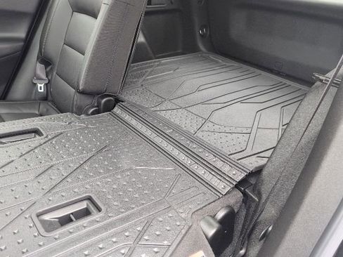 Used 2020 Chevrolet Equinox LT w/ Midnight Edition image 30