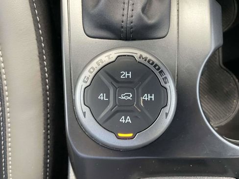 Used 2025 Ford Bronco Outer Banks w/ Sasquatch Package AWD/4WD image 23