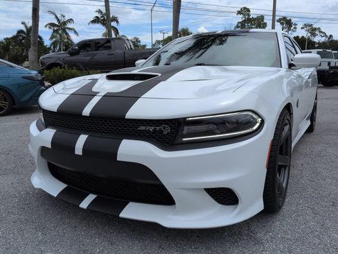 Used 2018 Dodge Charger SRT Hellcat w/ Harman/Kardon Audio Group RWD image 9