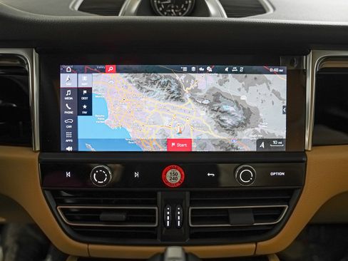 Certified 2025 Porsche Macan image 22