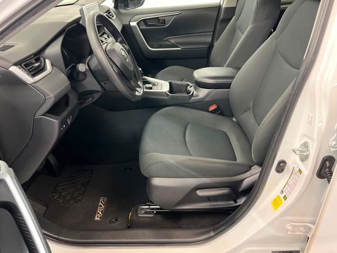 Used 2023 Toyota RAV4 LE AWD/4WD image 18