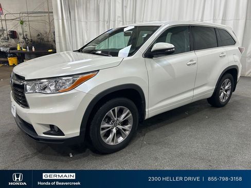 Used 2016 Toyota Highlander Plus AWD/4WD image 4