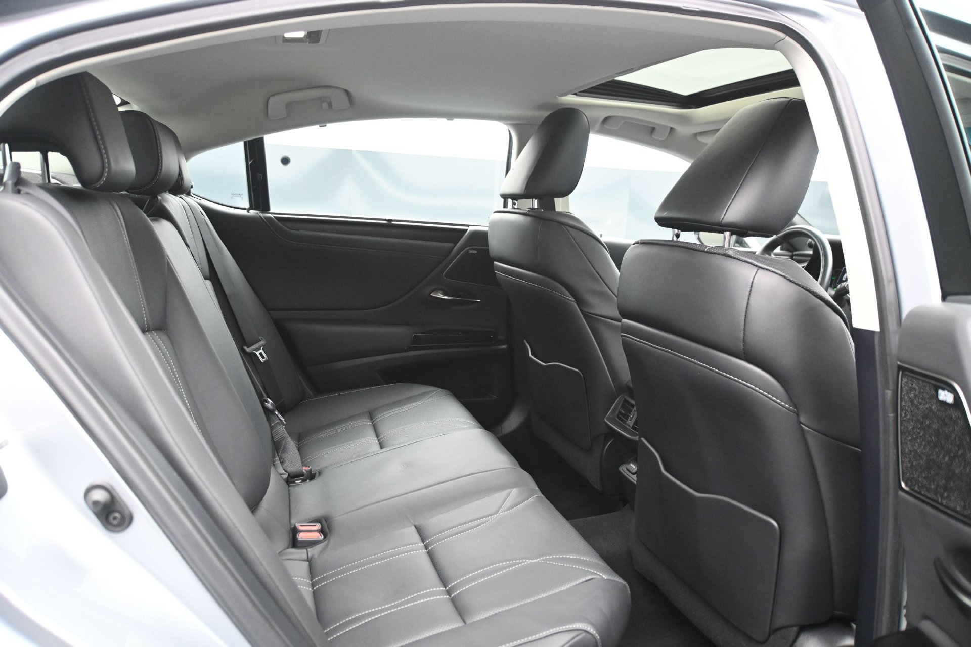 Used 2025 Lexus ES 300h FWD image 14
