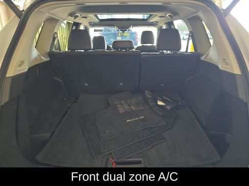 Used 2024 Nissan Rogue SV w/ SV Premium Package image 8