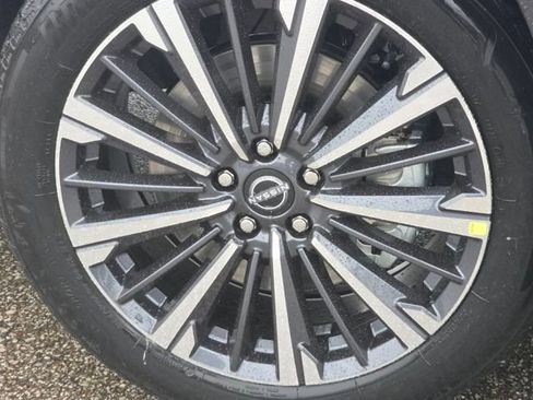 New 2026 Nissan Pathfinder Platinum image 9