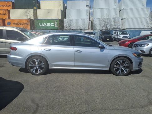 Used 2021 Volkswagen Passat 2.0T SE image 7