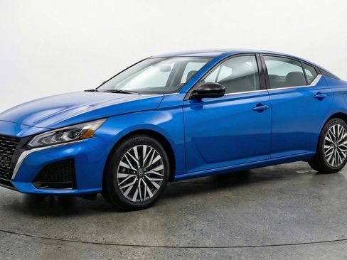 Used 2025 Nissan Altima 2.5 SV image 3