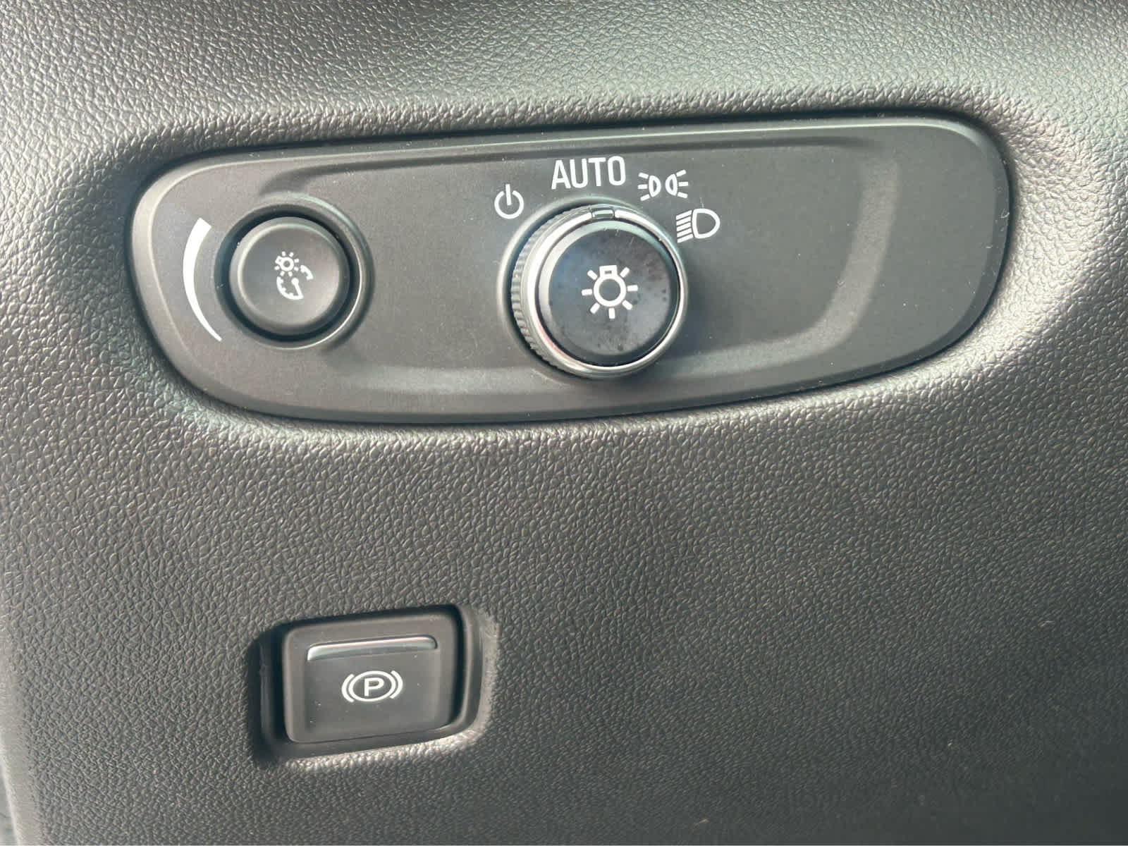 Used 2025 Chevrolet Blazer LT FWD image 18