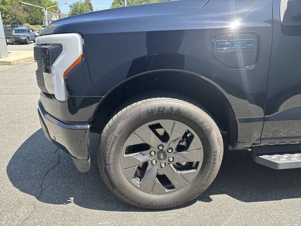 Used 2025 Ford F150 Lightning Flash AWD/4WD image 17