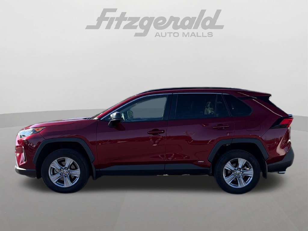 Used 2022 Toyota RAV4 LE AWD/4WD image 5