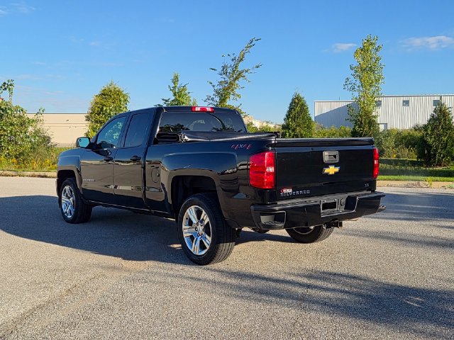 Used 2019 Chevrolet Silverado 1500 Custom w/ Custom Convenience Package AWD/4WD image 7