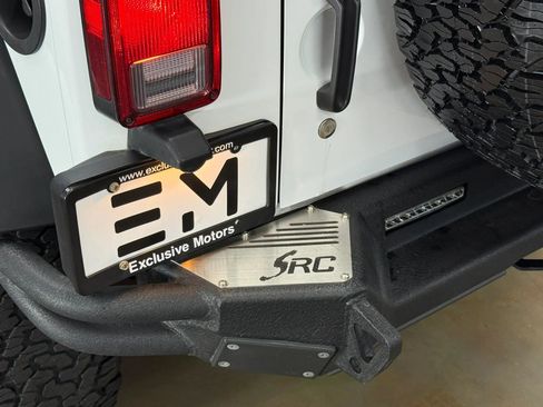 Used 2016 Jeep Wrangler Rubicon w/ Power Convenience Group AWD/4WD image 10