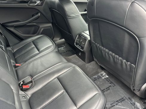 Used 2024 Porsche Macan AWD/4WD image 30