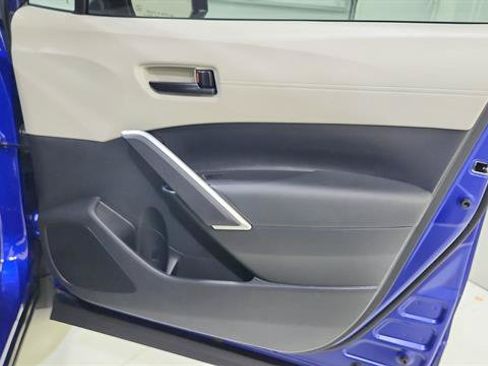 Used 2025 Toyota Corolla Cross LE FWD image 24
