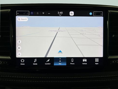 Used 2025 Chrysler Pacifica Limited FWD image 19