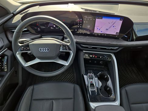 Used 2025 Audi Q5 Premium w/ Convenience Package image 14