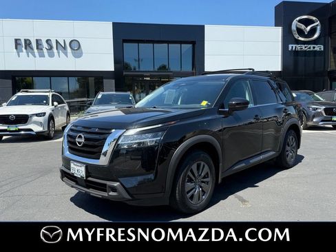 Used 2022 Nissan Pathfinder SV FWD image 1