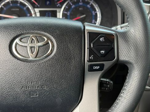Used 2018 Toyota 4Runner SR5 AWD/4WD image 16