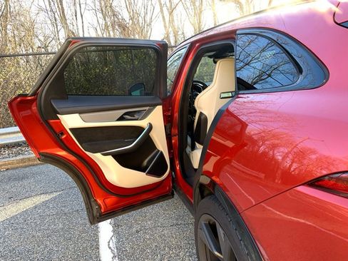 Certified 2022 Jaguar F-PACE SVR image 12