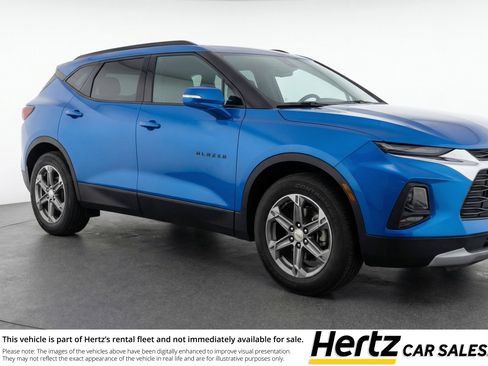 Used 2025 Chevrolet Blazer LT image 1