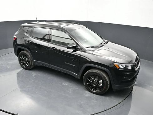 Used 2026 Jeep Compass Latitude AWD/4WD image 29